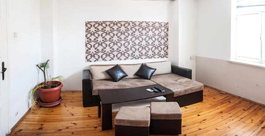 Guest Guest house